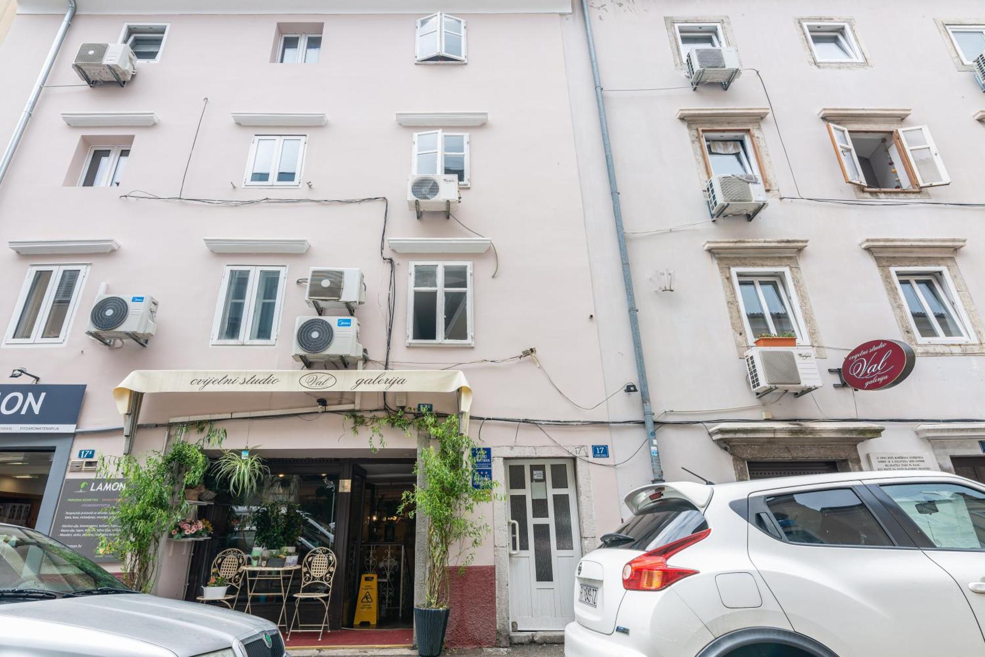 Small, Sweet & Cosy Apartments Rijeka Ngoại thất bức ảnh