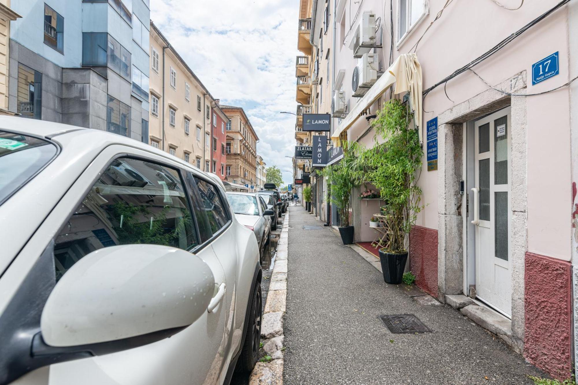 Small, Sweet & Cosy Apartments Rijeka Ngoại thất bức ảnh